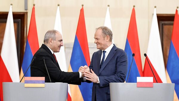 Пресс-конференция Никола Пашиняна и Дональда Туска по итогам подписания соглашения о военно-техническом сотрудничестве между Арменией и Польшей (26 февраля 2026). Варшава - Sputnik Армения