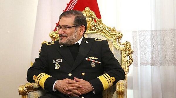 Секретарь Высшего совета национальной безопасности Ирана Али Шамхани во время встречи с министром обороны Азербайджана (16 апреля 2017). Тегеран - Sputnik Արմենիա