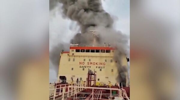 Атакован танкер у берегов Омана, взрыв вызвал пожар - Sputnik Армения