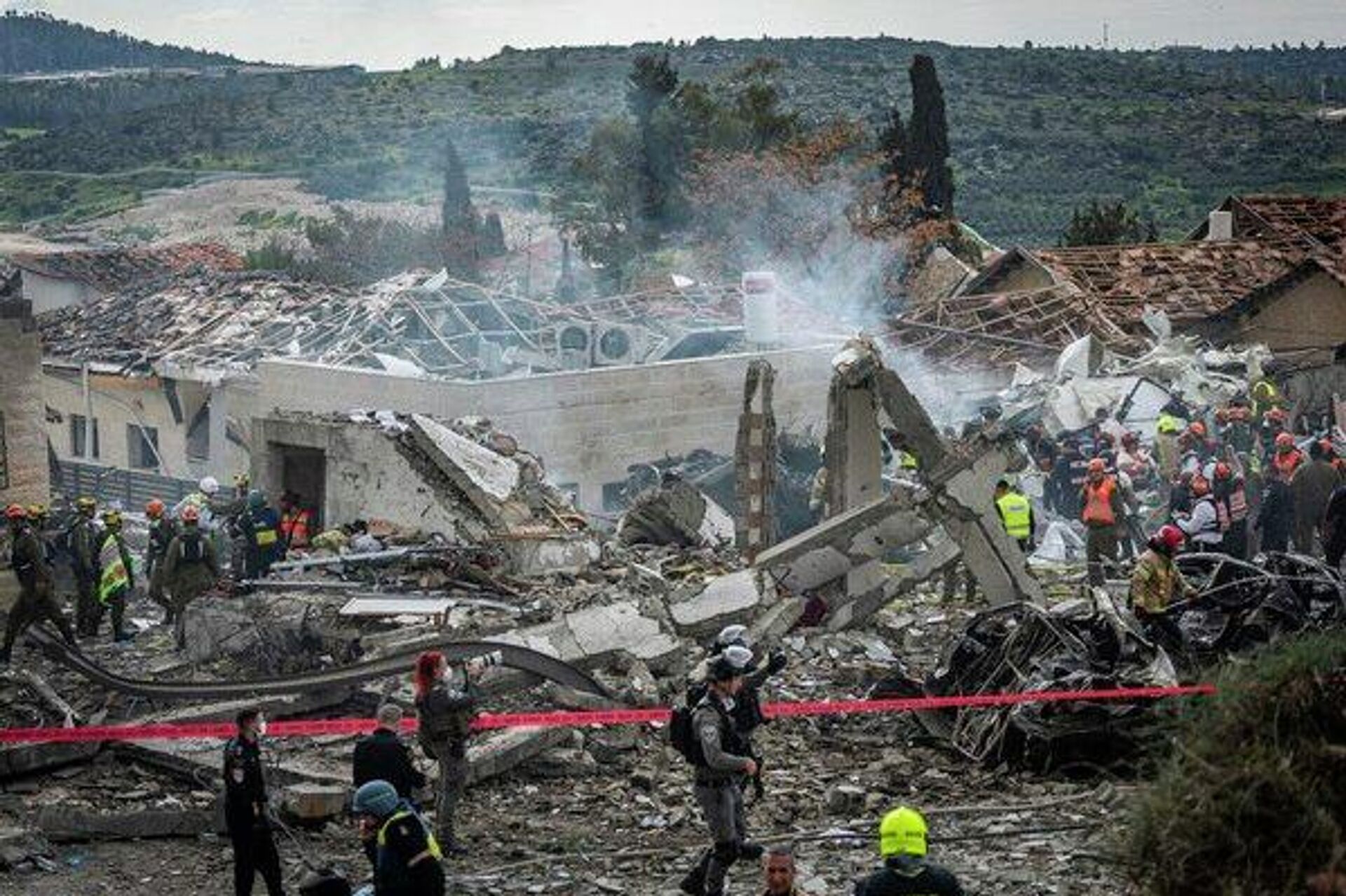 Разрушения в результате иранских ракетных ударов в городе Бейт-Шемеш (2 марта 2026). Израиль - Sputnik Армения, 1920, 02.03.2026