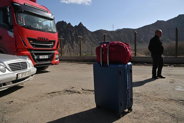 Багаж переезжающих из Ирана - Sputnik Армения
