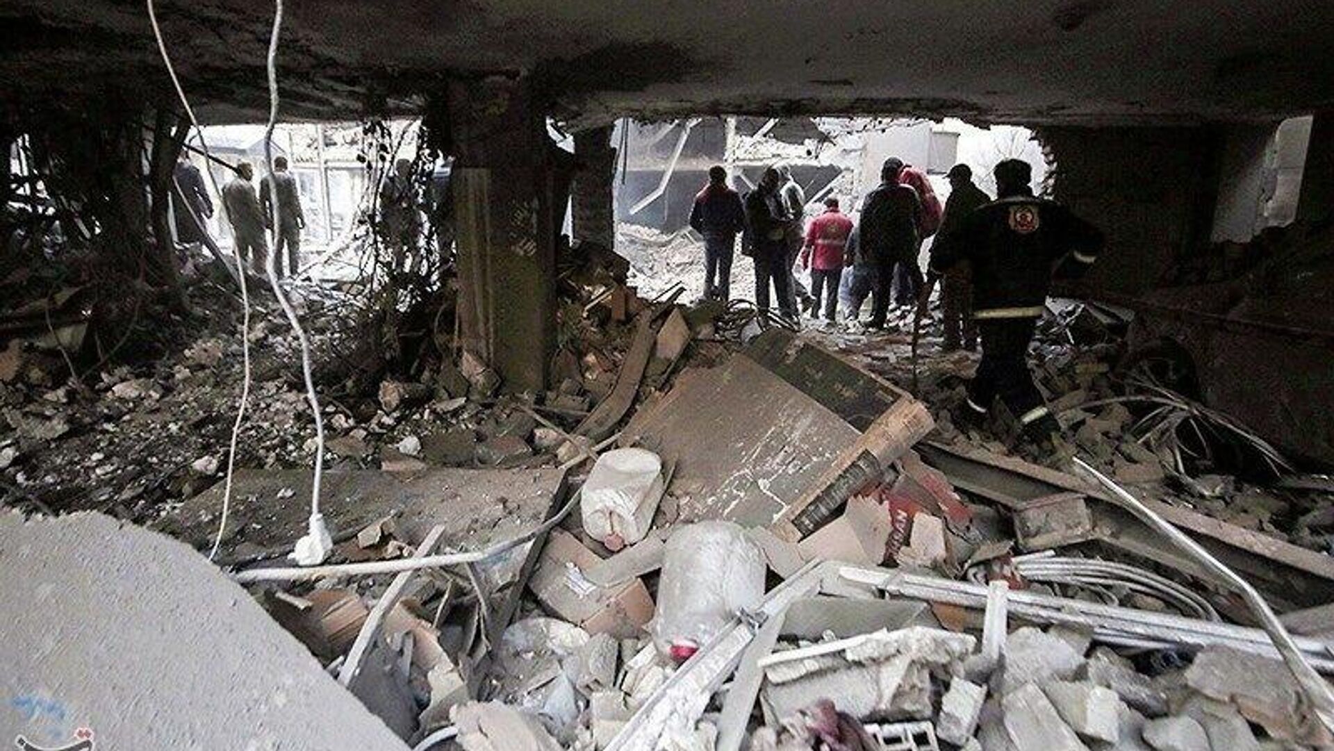 Последствия авиаудара США и Израиля по жилым зданиям в Хамедане (3 марта 2026). Иран - Sputnik Армения, 1920, 23.03.2026