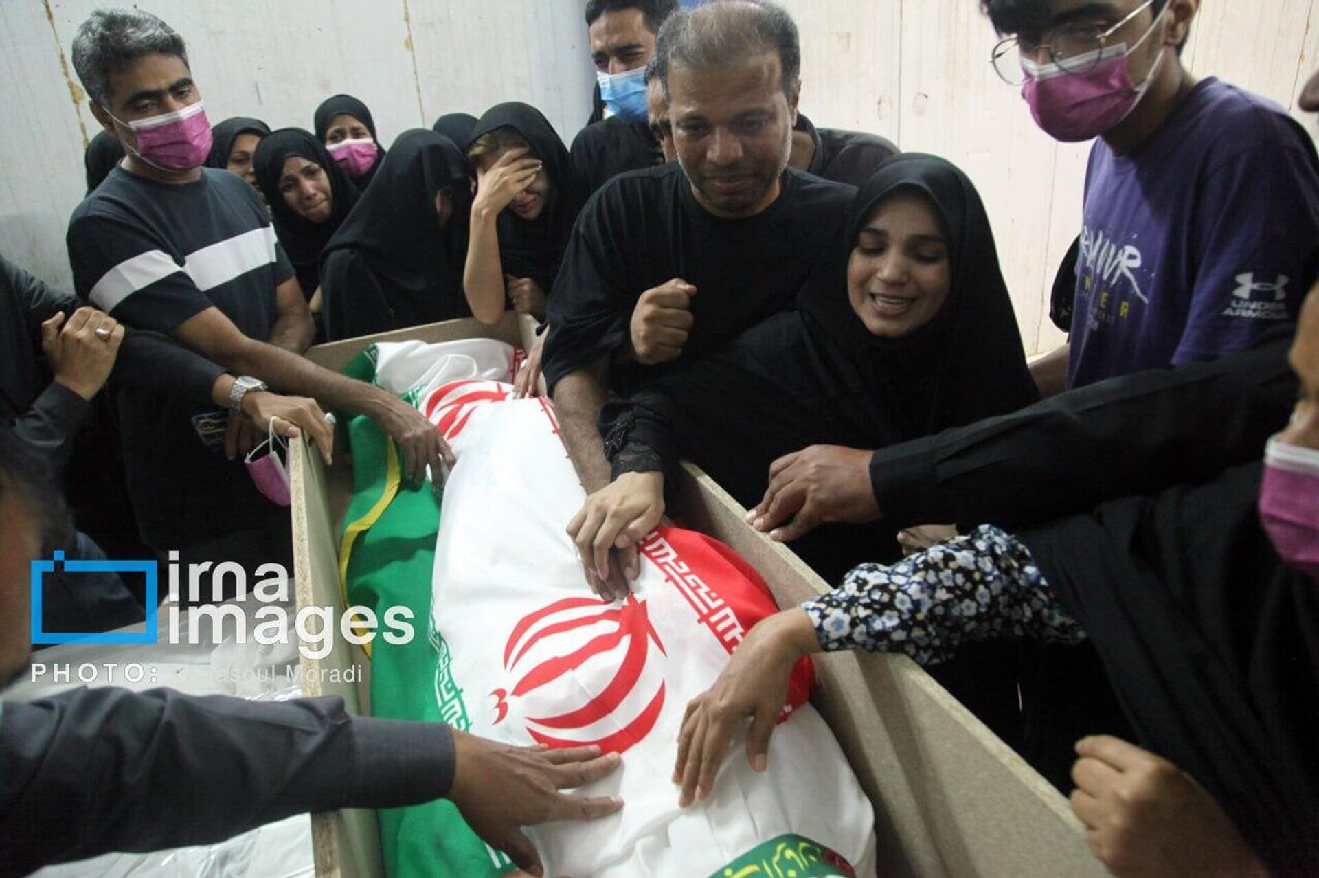 Подготовка к похоронам погибших в начальной школе для девочек Минаб (3 марта 2026). Иран - Sputnik Արմենիա, 1920, 03.03.2026