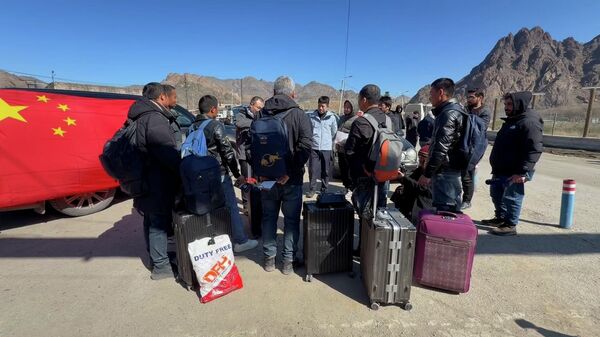 Դիվանագետները և տարբեր երկրների քաղաքացիները Իրանից Հայաստանով են դուրս գալիս - Sputnik Արմենիա