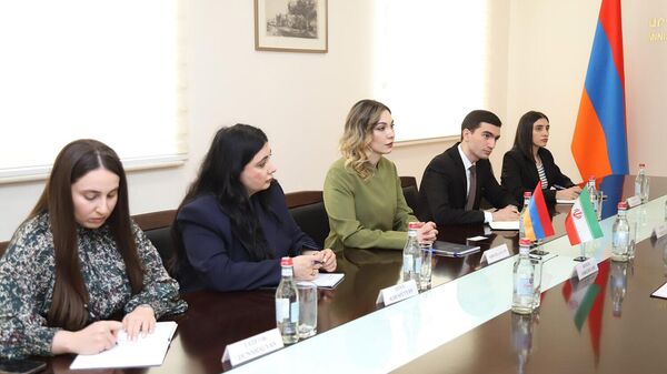 Министр юстиции Сурбуи Галян приняла чрезвычайного и полномочного посла Ирана Халила Ширголами (3 марта 2026). Еревaн - Sputnik Армения