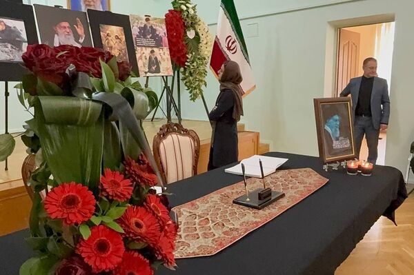 Սերգեյ Կոպիրկինը գրառում է արել Հայաստանում Իրանի դեսպանատանը բացված սգո մատյանում - Sputnik Արմենիա