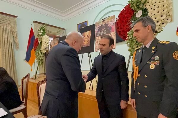 Սերգեյ Կոպիրկինը գրառում է արել Հայաստանում Իրանի դեսպանատանը բացված սգո մատյանում - Sputnik Արմենիա