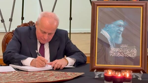 ՀՀ-ում ՌԴ դեսպան Սերգեյ Կոպիրկինը գրառում է արել Հայաստանում Իրանի դեսպանատանը բացված սգո մատյանում - Sputnik Արմենիա