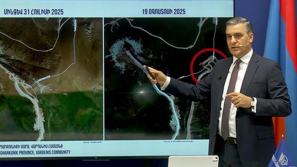 Основатель политической инициативы Крылья единства Арман Татоян во время пресс-конференции (4 марта 2026). Еревaн - Sputnik Армения