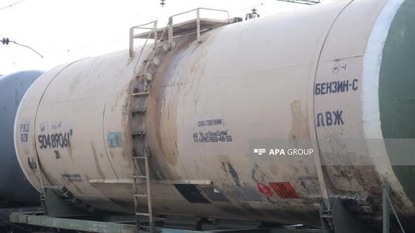 Составы с дизельным топливом и удобрениями доставлены из Азербайджана в Армению  - Sputnik Армения