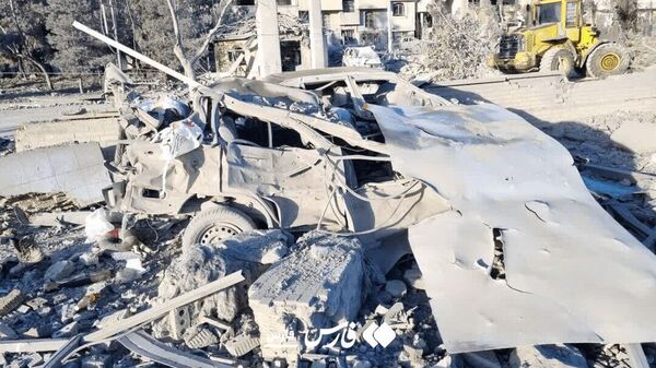 Разрушения в результате американо-израильской атаки на пригород Шираза (6 марта 2026). Иран - Sputnik Армения