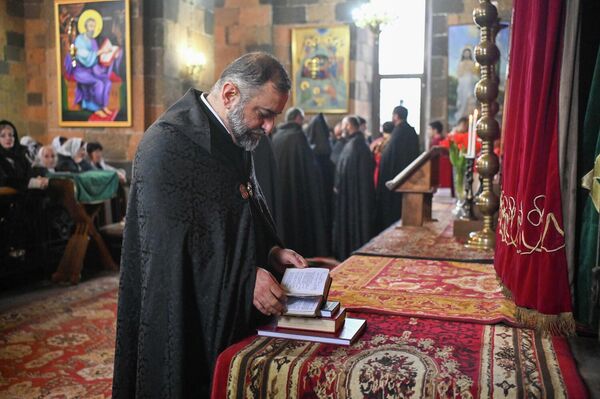 Совместная молитва за арестованных священнослужителей в церкви Святого Акопа села Мргаван (6 марта 2026). Арарат - Sputnik Армения