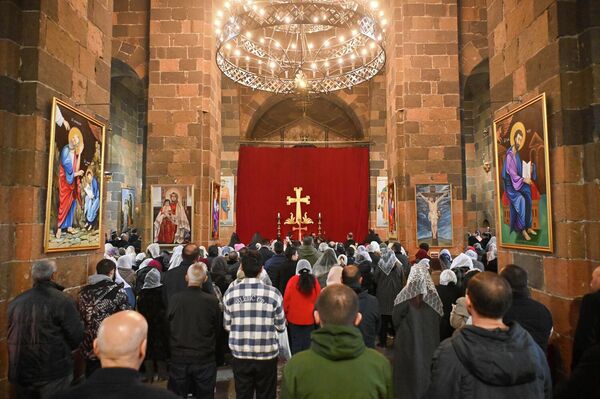 Совместная молитва за арестованных священнослужителей в церкви Святого Акопа села Мргаван (6 марта 2026). Арарат - Sputnik Армения