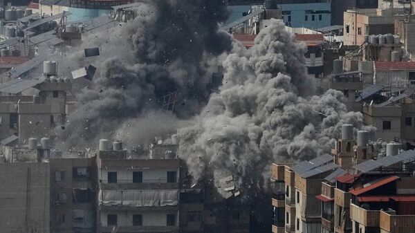 Дым на месте взрыва в южном пригороде Бейрута - Sputnik Армения