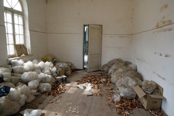 «Մեղրի» երկաթուղային կայարանի լքված շենքը - Sputnik Արմենիա