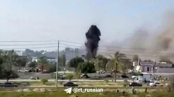 Момент прилёта ракеты, как утверждается, по начальной школе для девочек в Минабе - Sputnik Армения