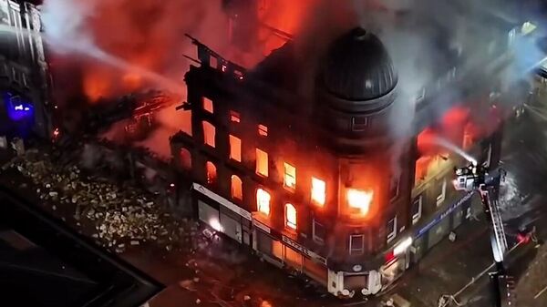 Из-за сильного пожара в центре Глазго обрушился купол здания - Sputnik Армения