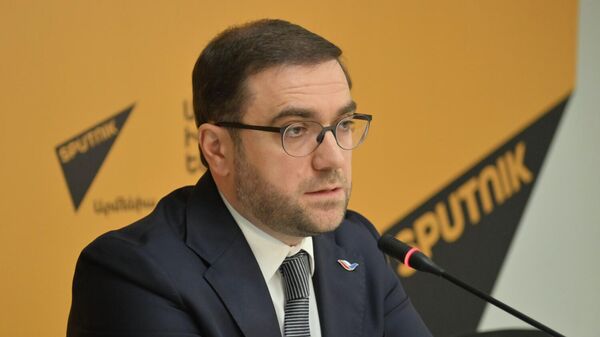 Руководитель представительства РЭЦ в Армении Виген Енокян на пресс-конференции, посвященной открывающейся деловой миссии российских компаний (9 марта 2026). Еревaн - Sputnik Армения