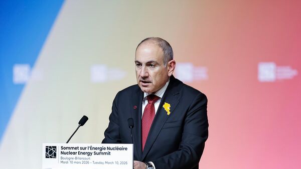 Премьер-министр Никол Пашинян выступает с речью на Втором саммите по ядерной энергетике (10 марта 2026). Париж - Sputnik Армения