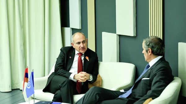 Премьер-министр Никол Пашинян встретился с генеральным директором Международного агентства по атомной энергии Рафаэлем Гросси (10 марта 2026). Париж - Sputnik Армения