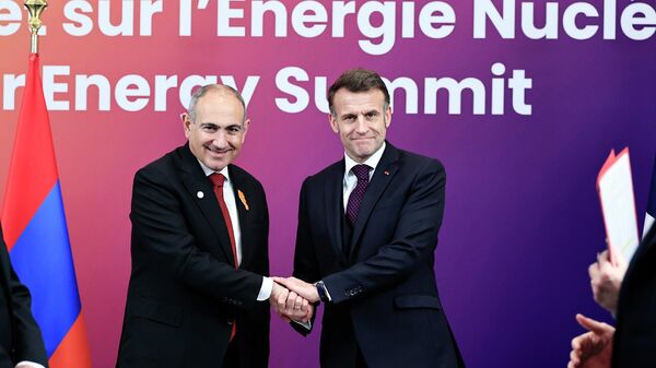 Премьер-министр Никол Пашинян встретился с президентом Франции Эммануэлем Макроном (10 марта 2026). Париж - Sputnik Армения