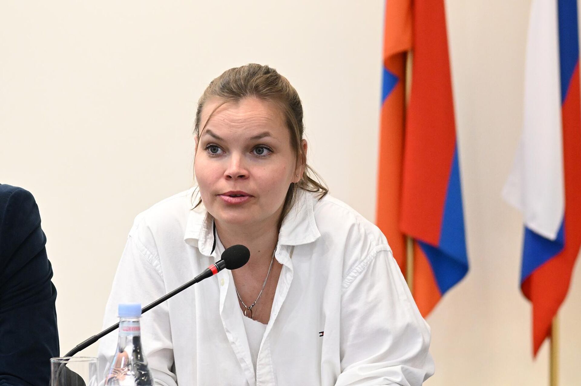 Екатерина Андреева во время пресс-конференции в преддверии старта нового проекта Первый Ереванский турнир по литературным дебатам имени Сильвы Капутикян среди школьников (11 марта 2026). Еревaн - Sputnik Արմենիա, 1920, 11.03.2026