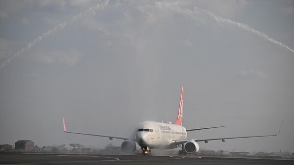 «Turkish Airlines» ավիաընկերության մեկնարկային չվերթի ինքնաթիռը «Զվարթնոց» օդանավակայանում  - Sputnik Արմենիա