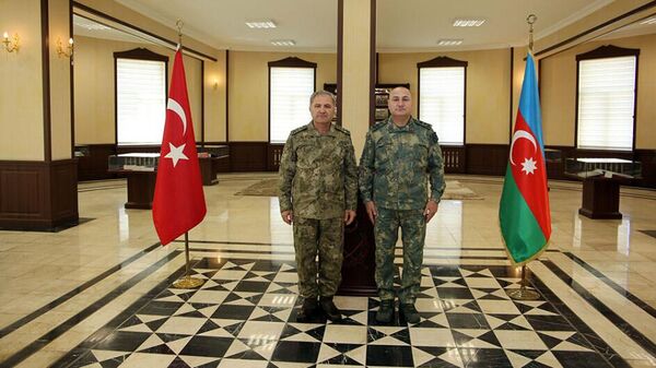 Командующий Сухопутными войсками Турции генерал армии Метин Токел посетил Отдельную общевойсковую армию в Нахиджеване - Sputnik Армения