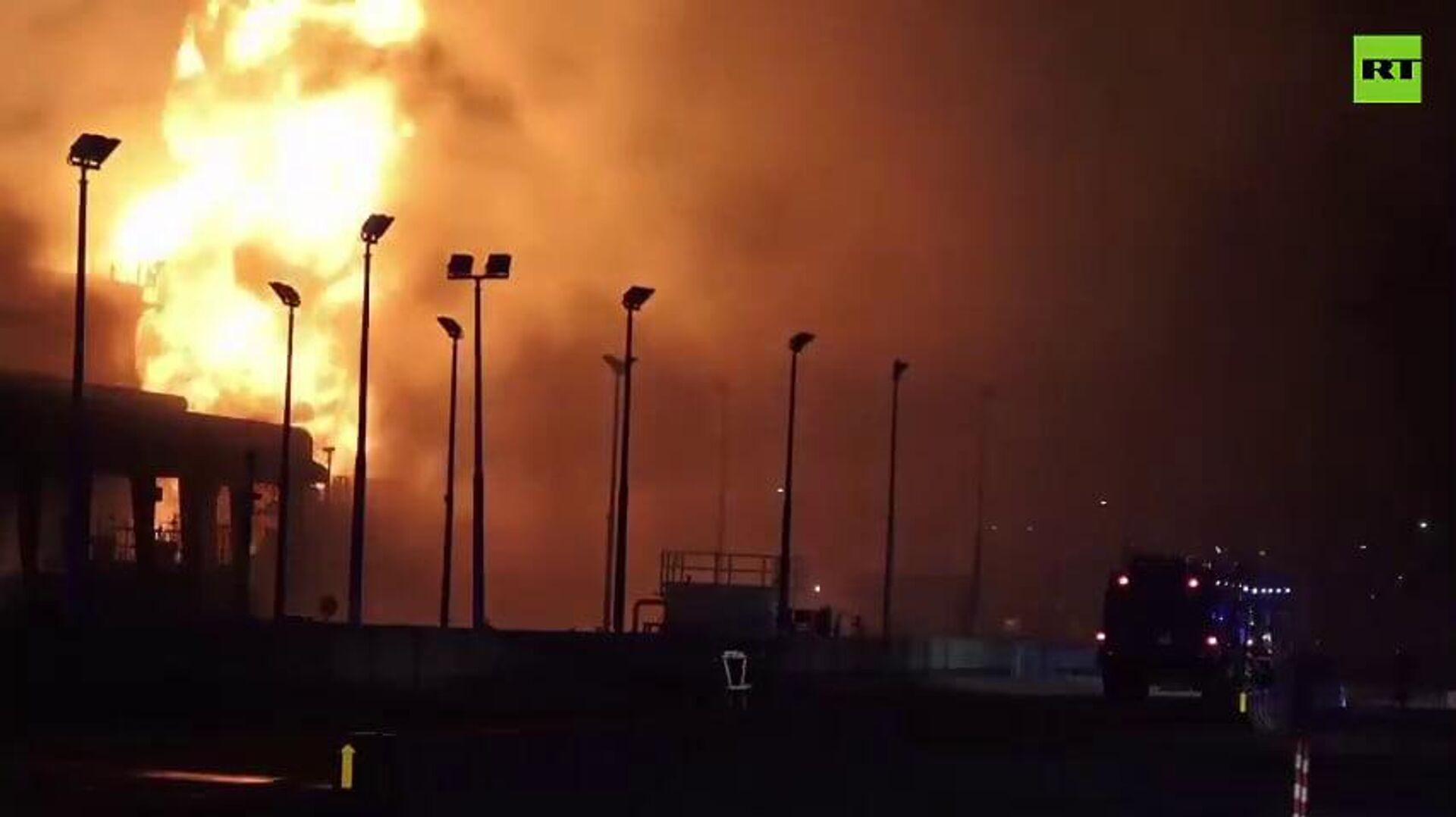 Иранские каналы заявляют об ударе по аэропорту Бахрейна - Sputnik Армения, 1920, 12.03.2026