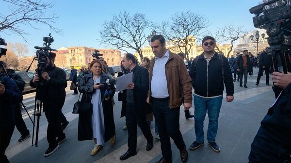 «Միասնության թևերի» ակցիան կառավարության գլխավոր մասնաշենքի դիմաց - Sputnik Արմենիա