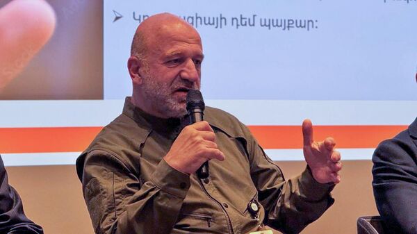 Общественный и военный деятель Вова Вартанов на презентации концепции национальной безопасности Армении, разработанной компанией Айакве (13 марта 2026). Еревaн - Sputnik Армения