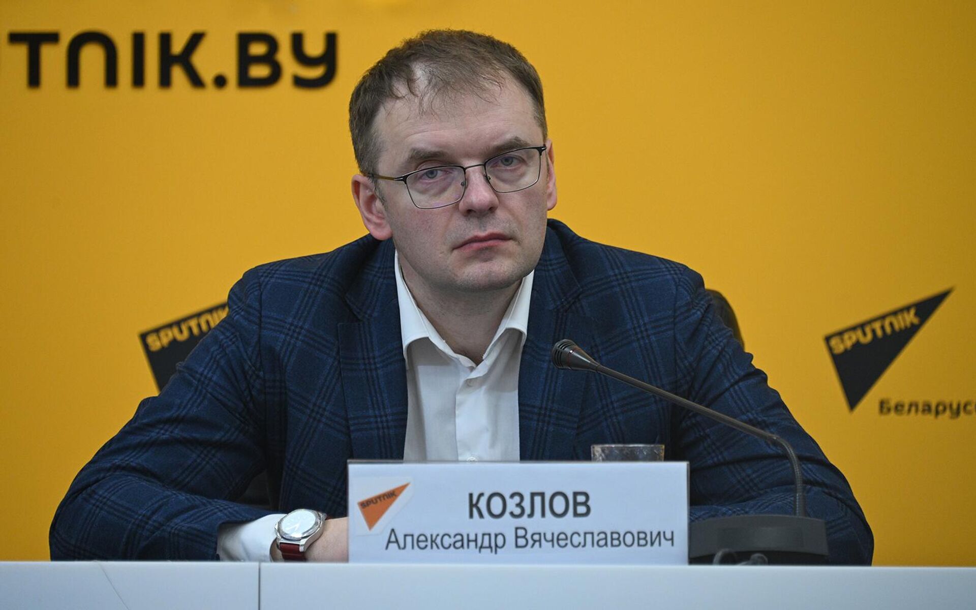 Аналитик, кандидат экономических наук Александр Козлов во время видеомоста на тему: Удастся ли Трампу втянуть Турцию в конфликт с Ираном (13 марта 2026). Минск - Sputnik Արմենիա, 1920, 13.03.2026