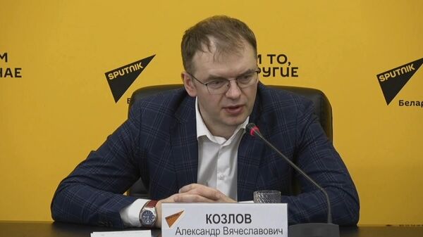 Атаками на Иран США пытаются вернуть гегемонию и укрепить доллар за счет нефти: Козлов - Sputnik Армения