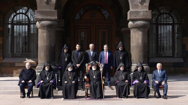 10-13 марта в Первопрестольном Святом Эчмиадзине, под председательством Католикоса Гарегина Второго состоялось заседание Высшего духовного совета - Sputnik Армения