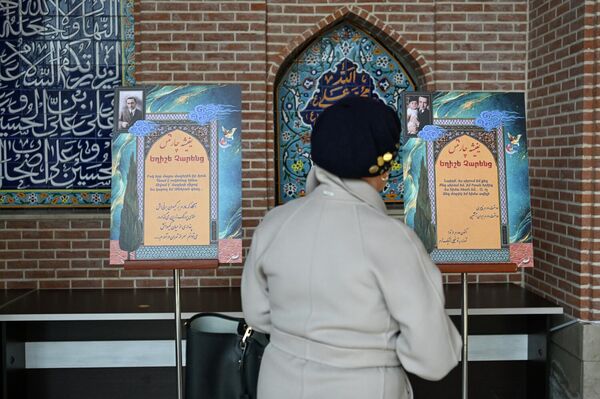 Կապույտ մզկիթում նշվեց Եղիշե Չարենցի 129–ամյակը - Sputnik Արմենիա