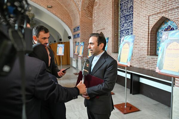 Կապույտ մզկիթում նշվեց Եղիշե Չարենցի 129–ամյակը - Sputnik Արմենիա