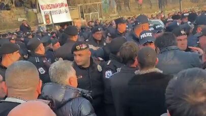 Դատարանի մոտ իրավիճակը լարվեց. Սամվել Կարապետյանի աջակիցներից 3–ը բերման ենթարկվեցին