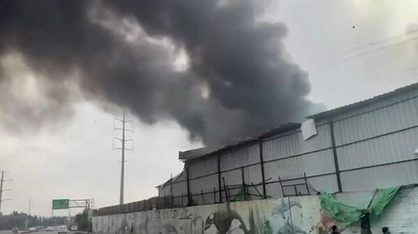 Иранские СМИ показали момент запуска ракет 45-й волны операции против Израиля и кадры пожара из-за попадания ракеты в Тель-Авиве. - Sputnik Армения