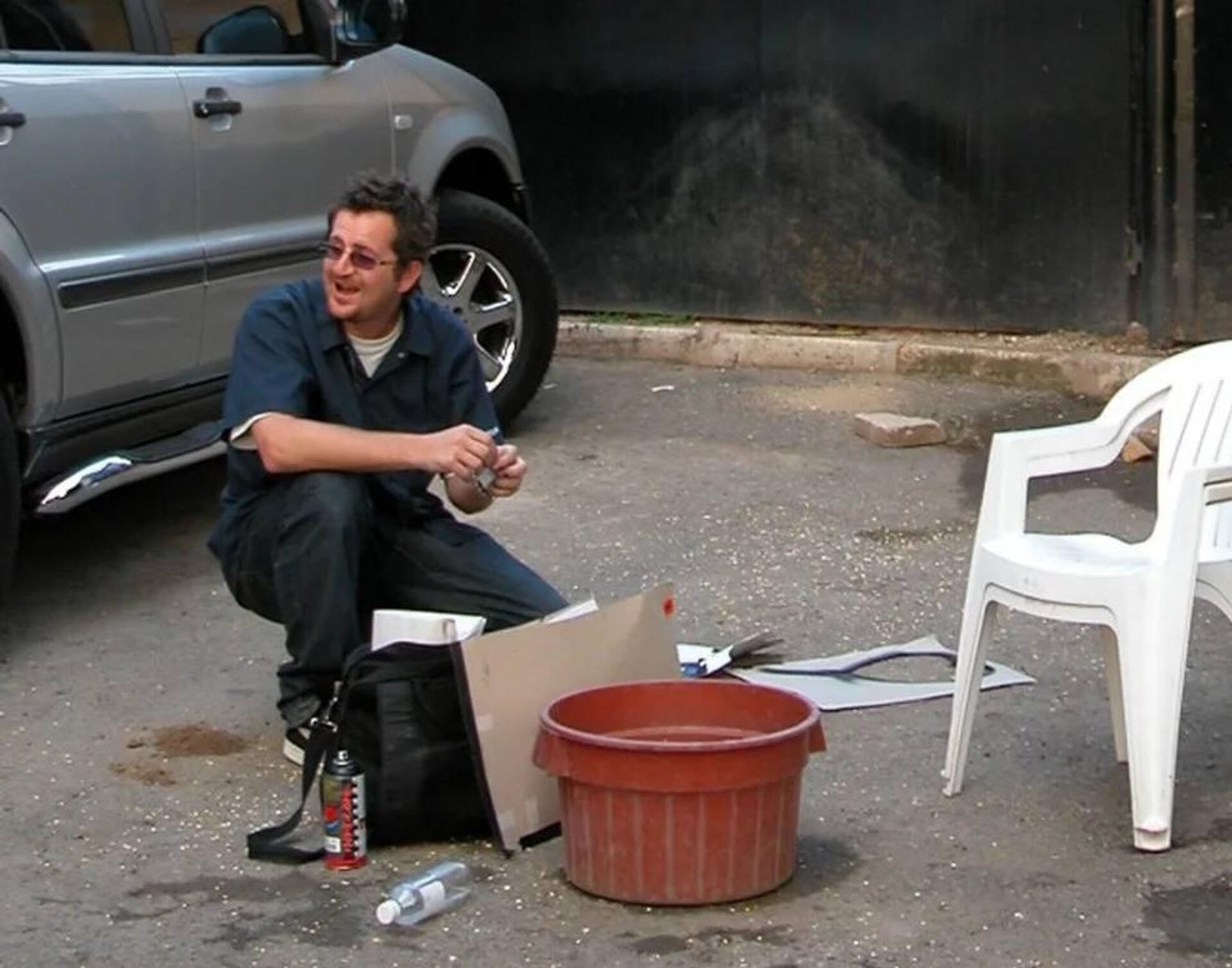 Под псевдонимом Бэнкси скрывается художник Робин Ганнингем, уроженец Бристоля, которого сейчас зовут Дэвид Джонс - Sputnik Արմենիա, 1920, 14.03.2026