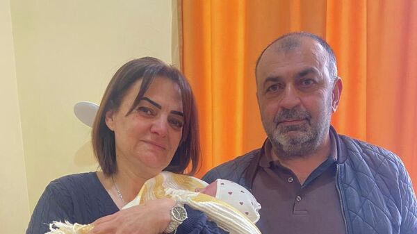 Новорожденная Элен, сестра погибшего военнослужащего Ваге Асатряна - Sputnik Армения