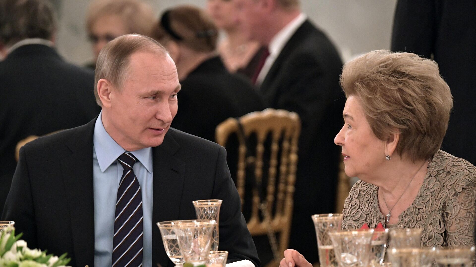 Президент РФ Владимир Путин и вдова первого президента РФ Б. Ельцина Наина Ельцина Президент РФ Владимир Путин и вдова первого президента РФ Б. Ельцина Наина Ельцина - Sputnik Армения, 1920, 14.03.2026