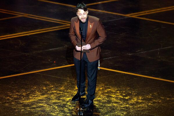 Քիրան Քալկինը ստանում է մրցանակը Շոն Փենի փոխարեն, որն արժանացել է «Օսկարի» տղամարդու երկրորդ պլանի լավագույն դերի համար «Մարտ մարտի հետևից» ֆիլմում - Sputnik Արմենիա