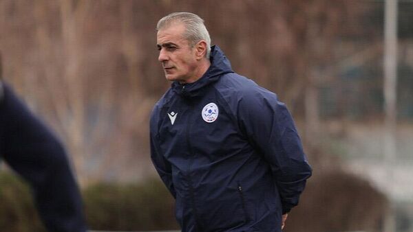 Главный тренер женской сборной Армении по футболу Артак Адамян - Sputnik Армения