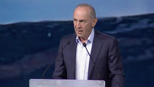 Роберт Кочарян выступает на съезде блока Айастан (16 марта 2026). Еревaн - Sputnik Армения