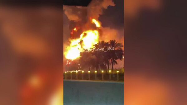 Пожар в топливном терминале вследствие атаки в аэропорту Дубая  - Sputnik Արմենիա