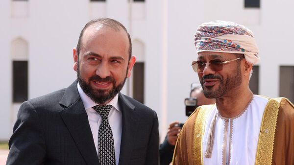 Министр иностранных дел Армении Арарат Мирзоян встретился с министром иностранных дел Султаната Оман Бадром бин Хамадом бин Хамудом Аль-Бусаиди (17 марта 2026). Маскат - Sputnik Армения