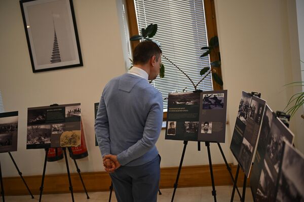 Открытие тематической выставки Крым. 80-летие подвига, приуроченной ко Дню воссоединения Крыма с Россией (18 марта 2014 года). Еревaн - Sputnik Армения