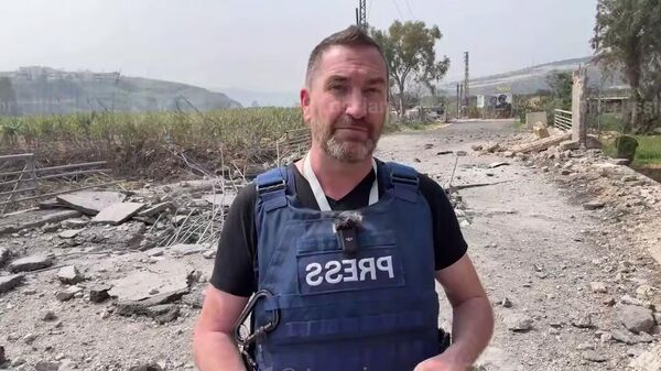 Момент удара израильской ракеты рядом с журналистами RT - Sputnik Արմենիա