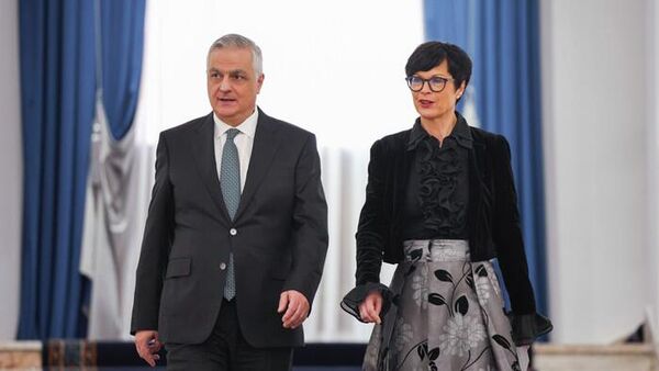 Заместитель премьер-министра Мгер Григорян и комиссар ЕС Марта Кос на встрече (19 марта 2026). Еревaн - Sputnik Արմենիա