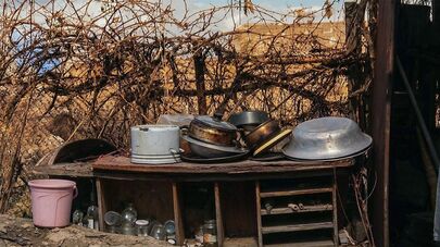 Во дворе дома бабушки избитого ребенка в селе Даракерт